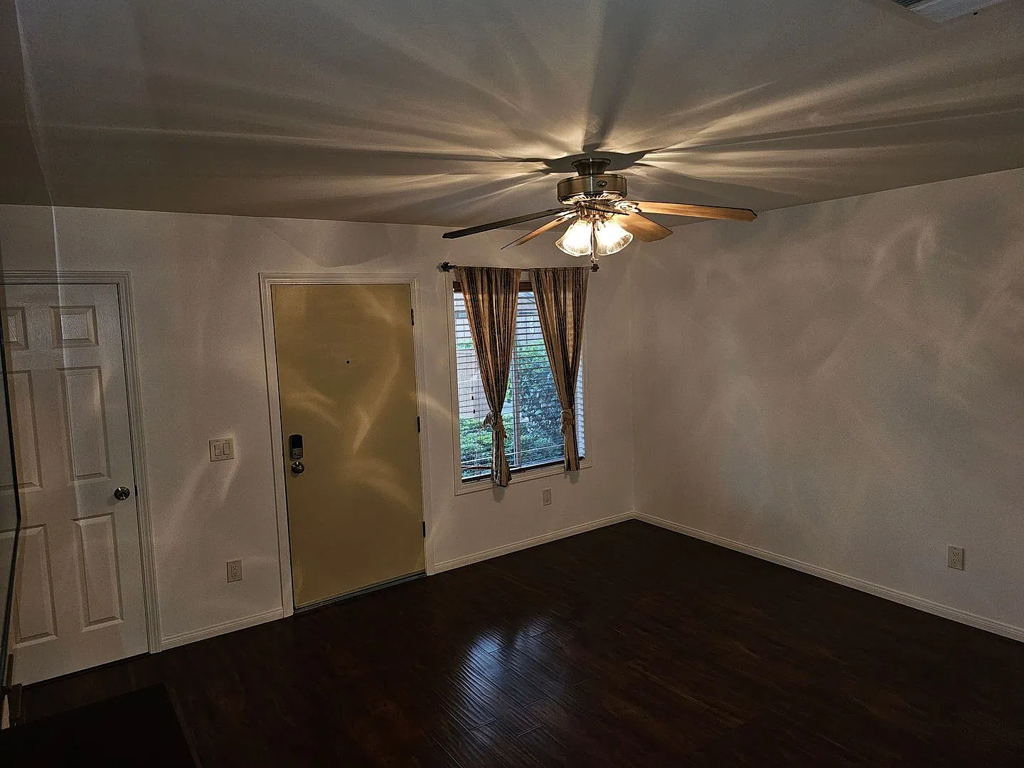 Remodeled 2bedroom 1.5 Bath Townhouse — Photo 2