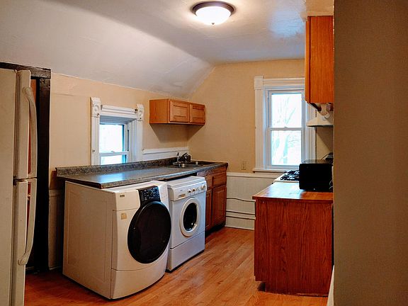 4th image of 122 W 32nd St #2