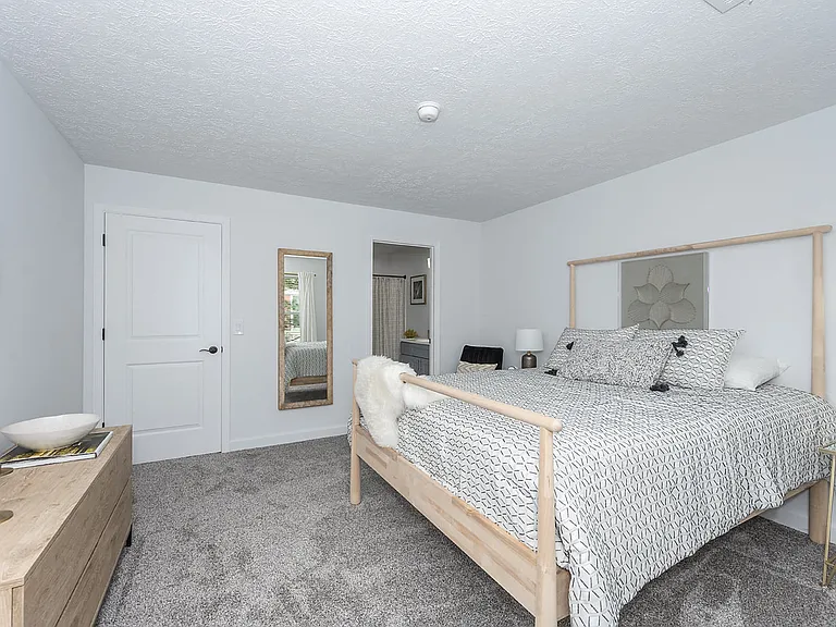 Galbraith Pointe Apartments and Townhomes — Photo 11