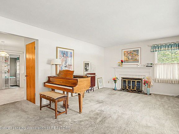 3rd image of 1054 Marigold Ave