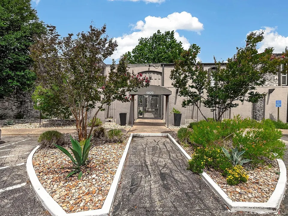 5820 Berkman Dr #204