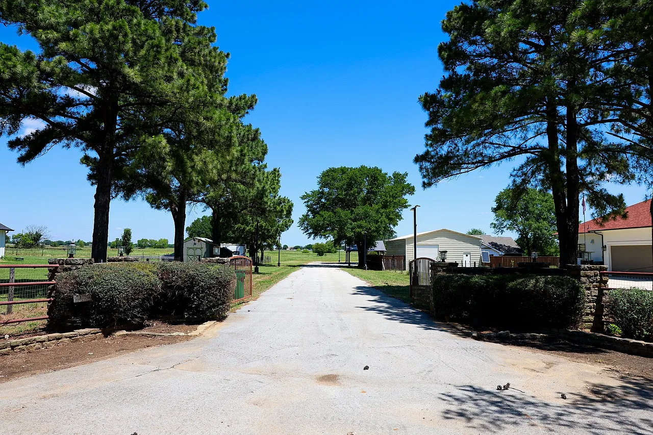 3 bed, 3099 sqft, $4,500 — Photo 3