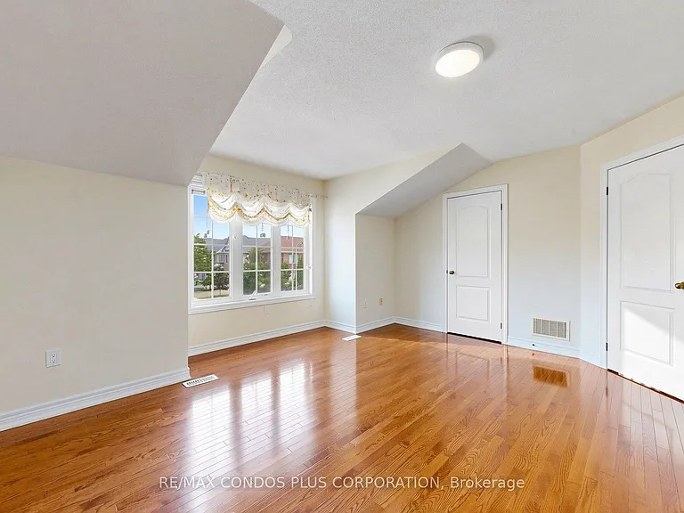 139 Queen Filomena Ave — Photo 44