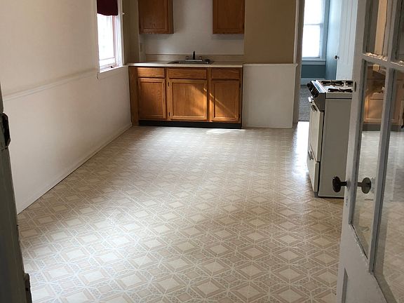 5th image of 35 Grace St