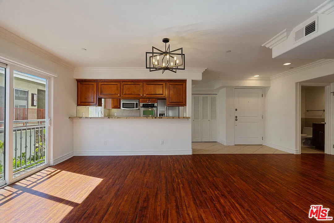 2 bed, 3.0 bath, 1500 sqft, $4,350 — Photo 4