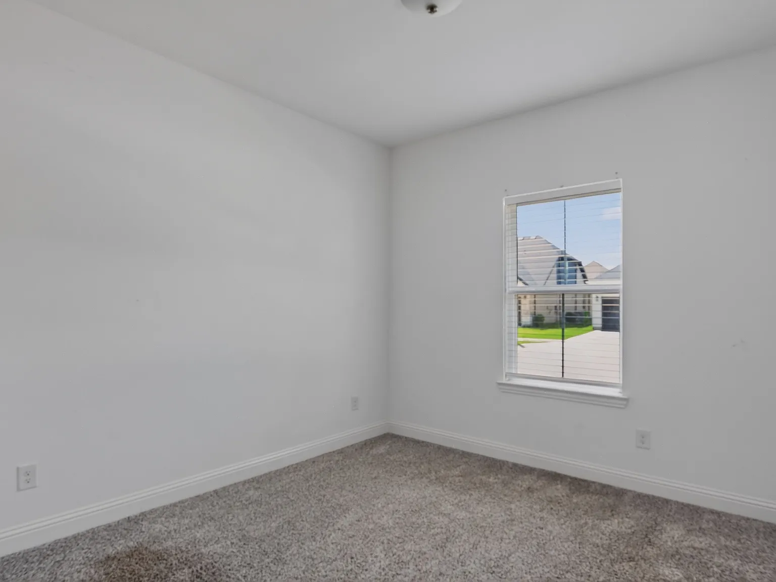 4 bed, 2673 sqft, $3,400 — Photo 4