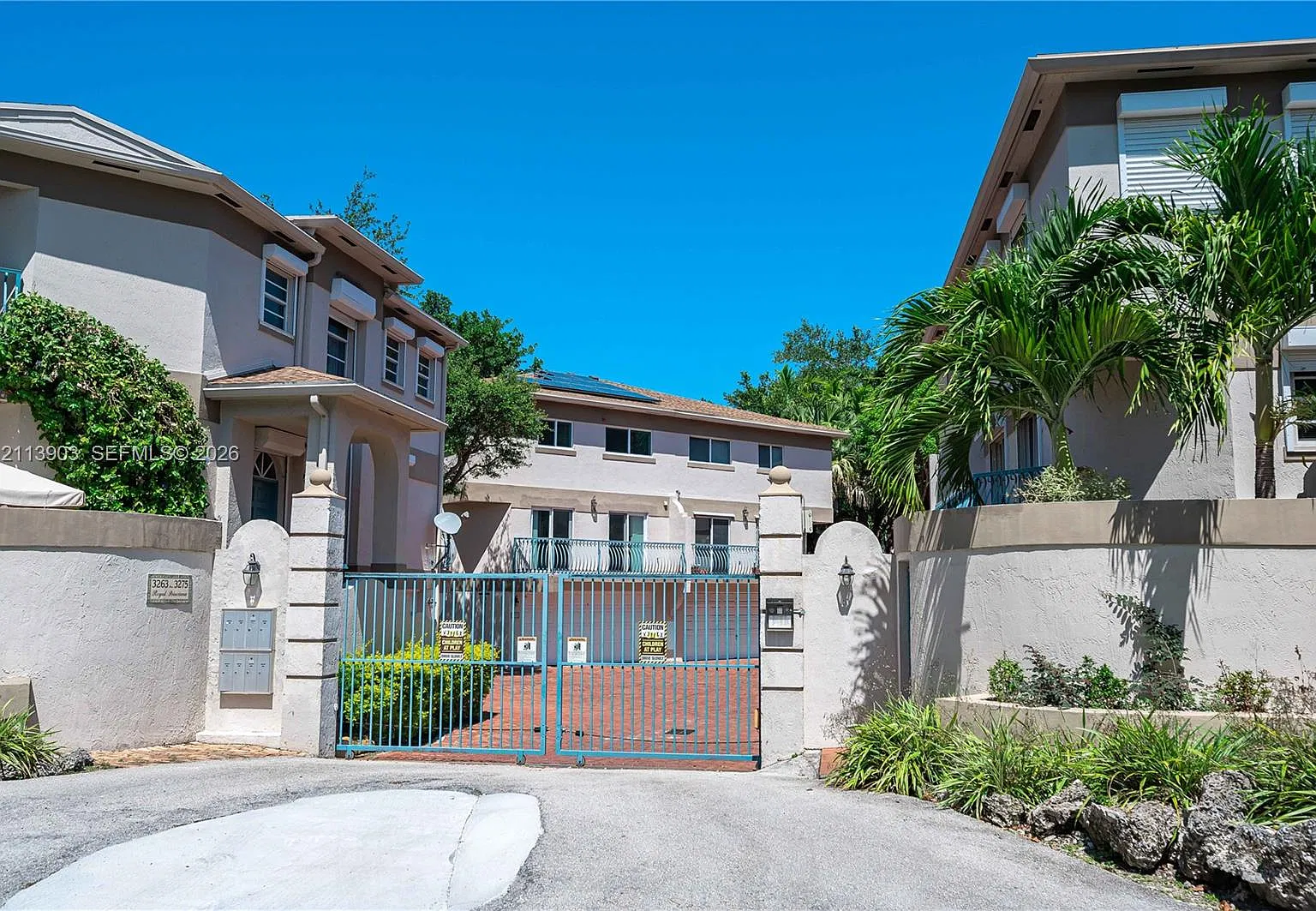 Allamanda Gardens — Photo 1
