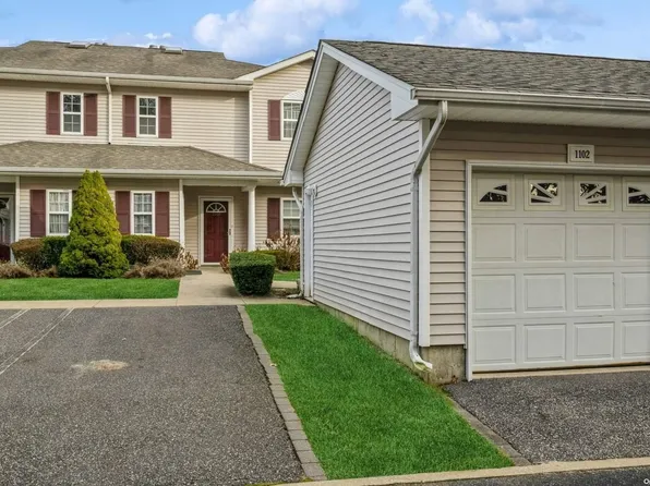 1102 Aerie Way #1102, East Quogue, NY 11942