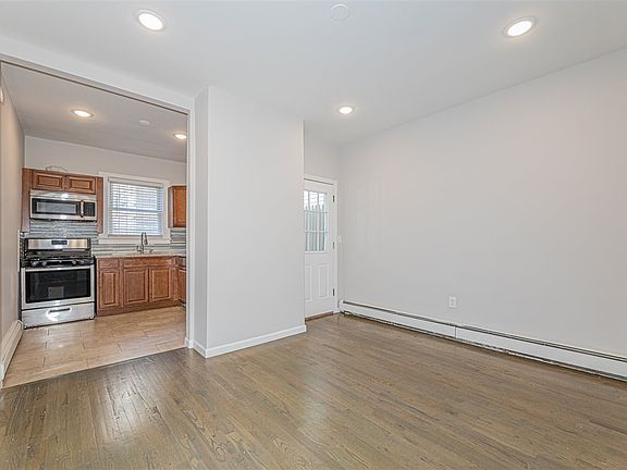 2nd image of 417 1/2 Baldwin Ave