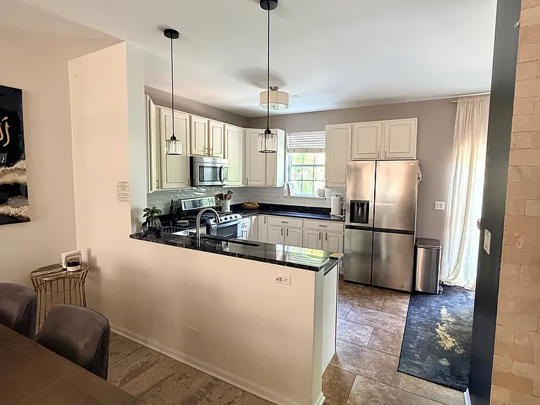 172 N East River Rd — Photo 16