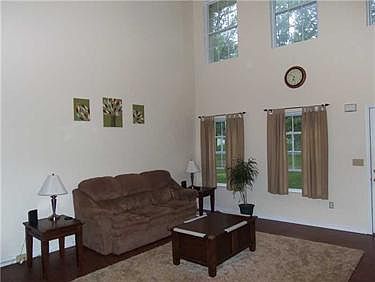 3rd image of 137 Blue Bird Ln