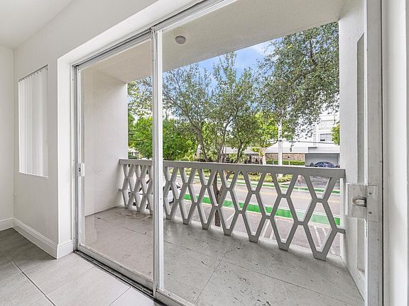 4th image of 10001 W Bay Harbor Drive #203