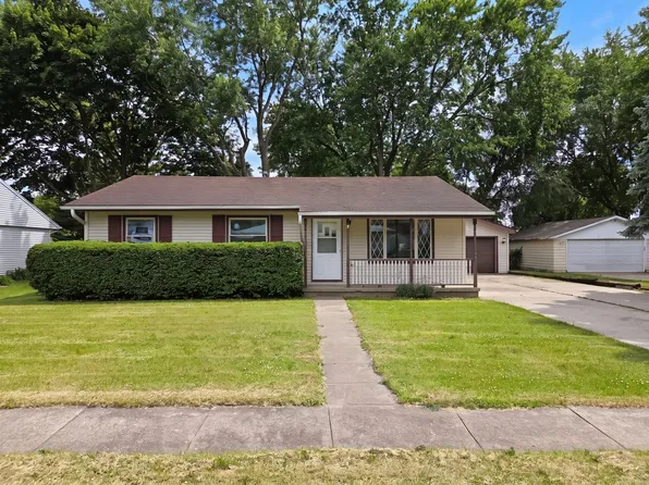 400 Phyllis Ave SE, Rochelle, IL 61068