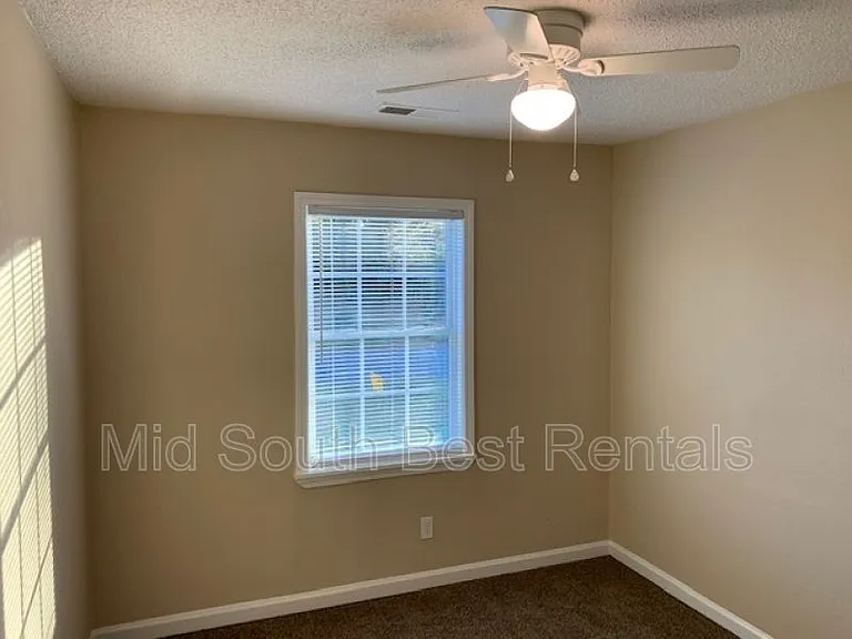 908 Leacrest Ave — Photo 3