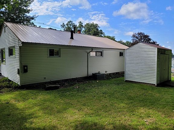 3rd image of 452 E Bissell Ave