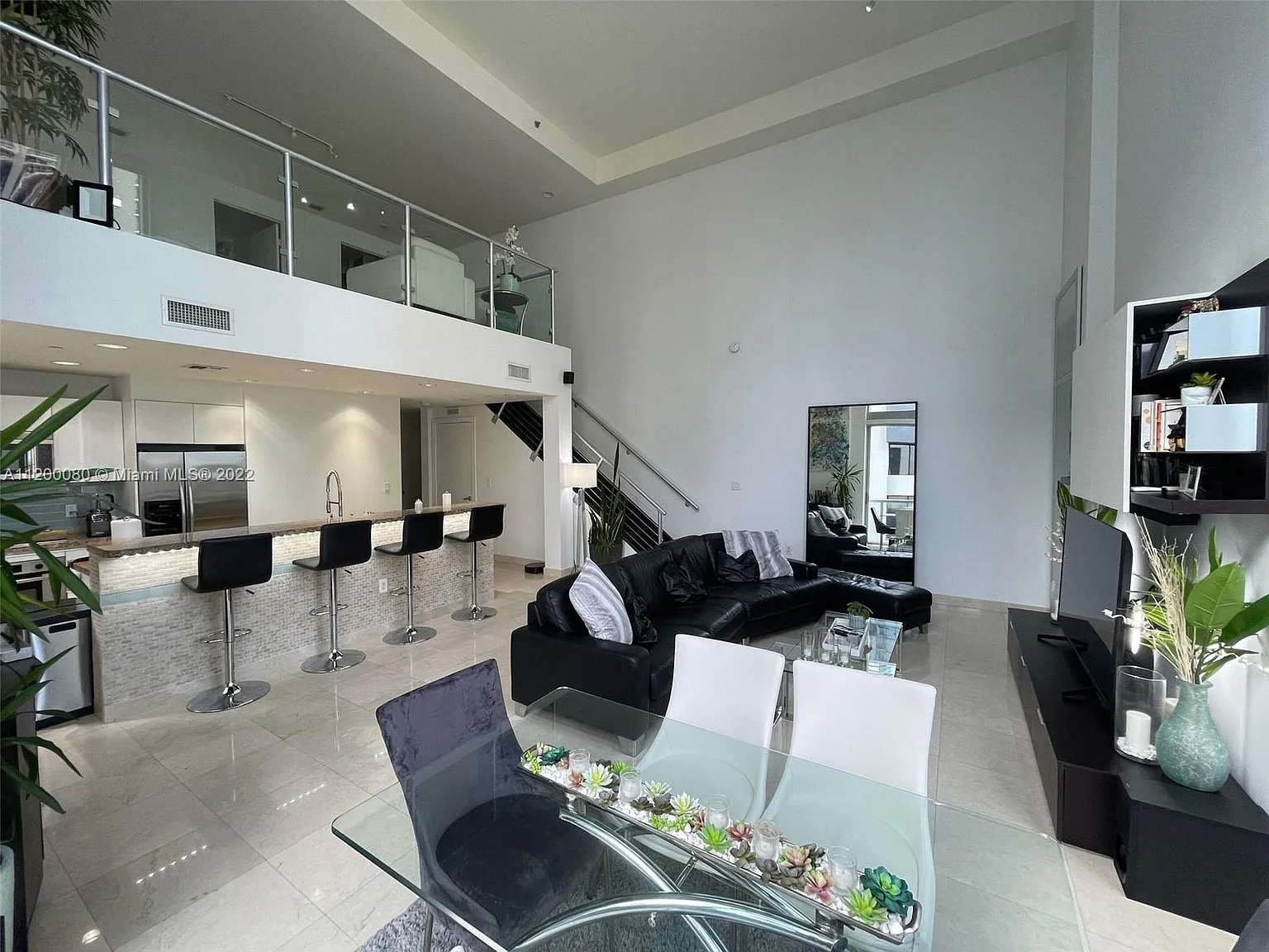 1 bed, 1000 sqft, $3,300 — Photo 4