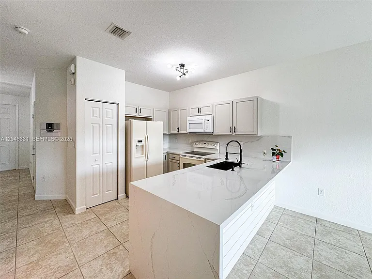 3740 NE 3rd Ct — Photo 12