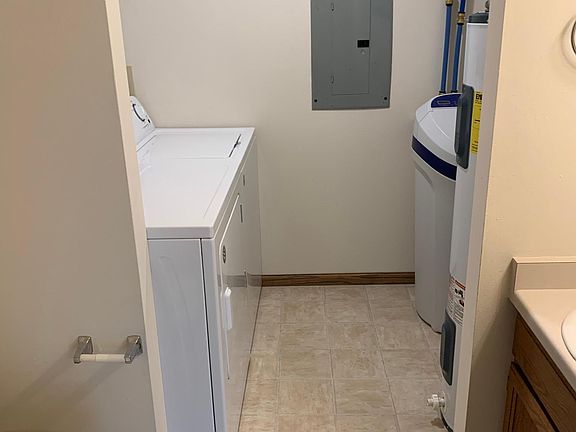 2nd image of 2040 Meadow Ct APT 3