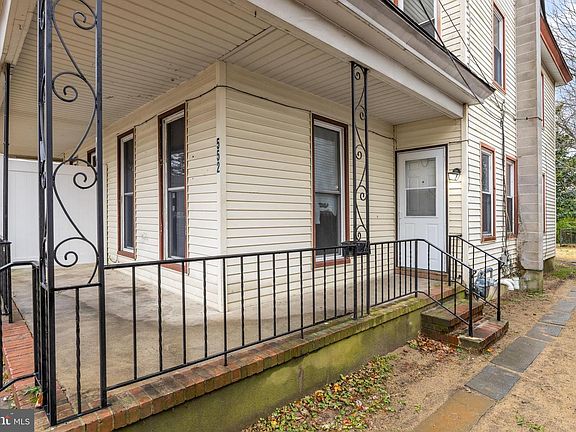 3rd image of 552 Columbia Ave