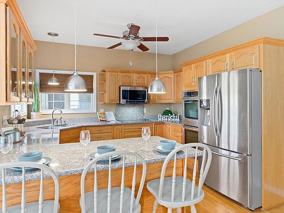 3rd image of 125 Lyme Dr