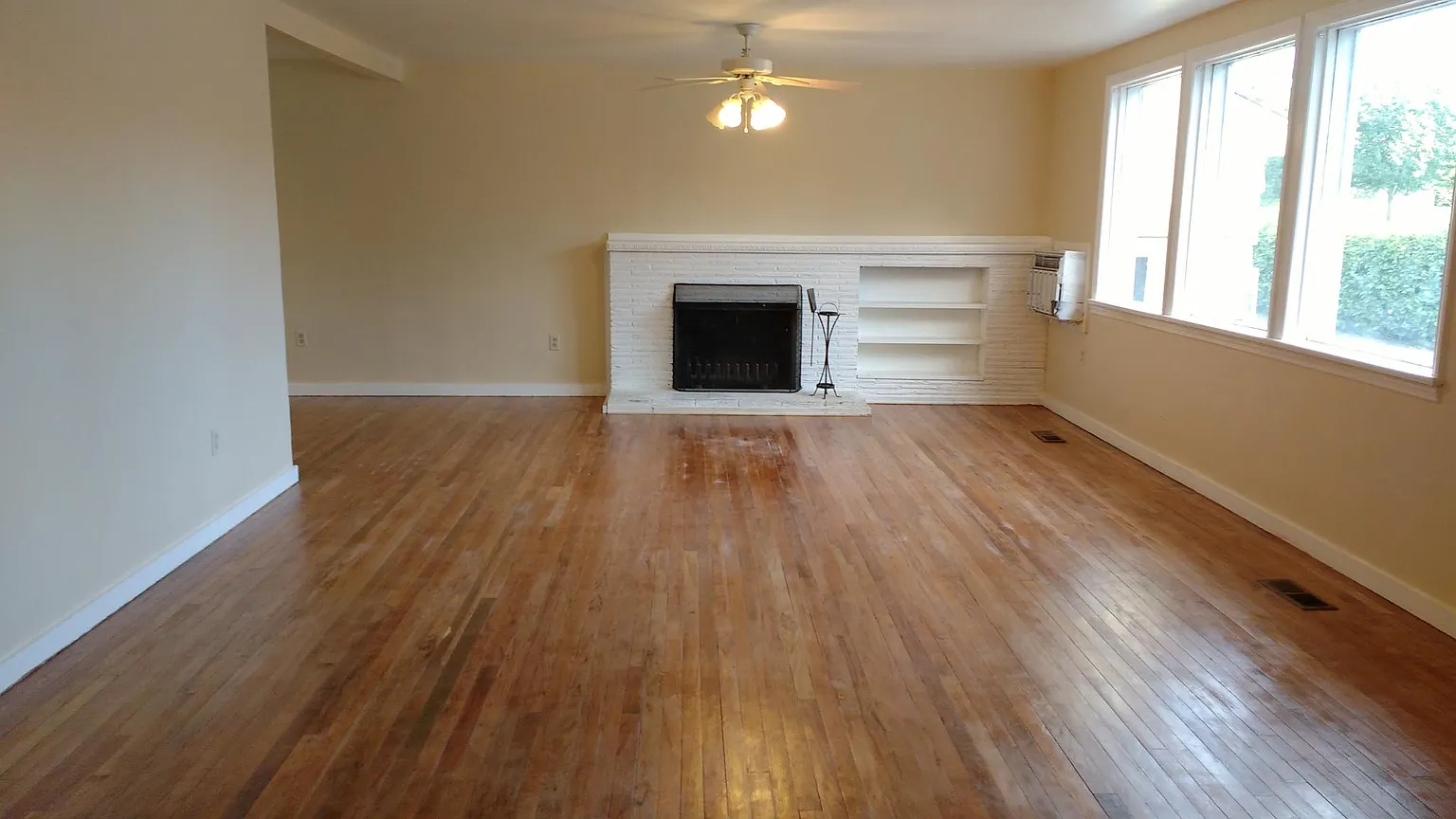 392 Stewart Ave photo 1