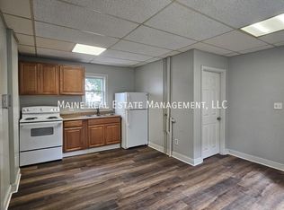 139 Oak St APT 1R, Lewiston, ME 04240