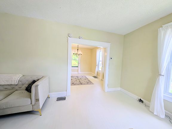 5th image of 424 Revere St
