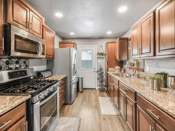 1910 S Baird Ct, Fresno, CA 93702