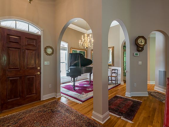 4th image of 2200 Greenwich Ln