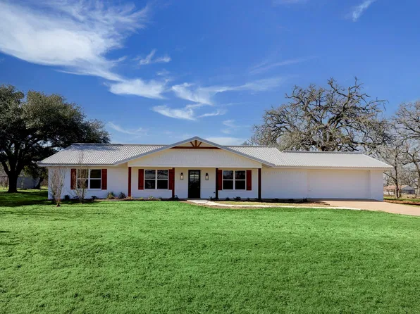 453 Centennial St, Carmine, TX 78932