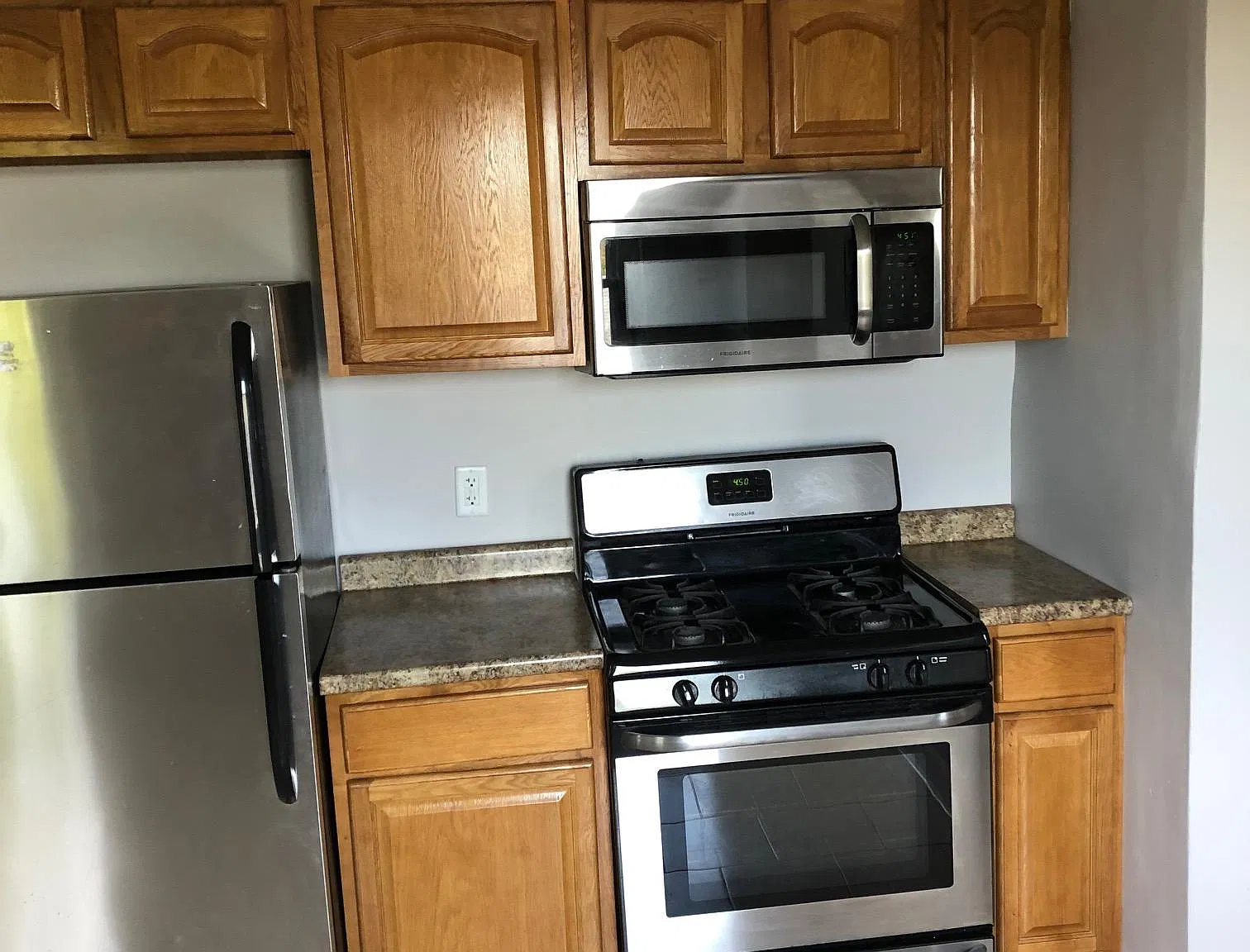 3 bed, 900 sqft, $1,500 — Photo 2