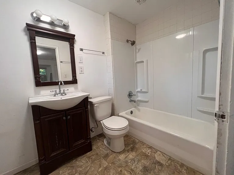 1732 W 21st St #B — Photo 1