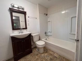 1732 W 21st St #B, Lawrence, KS 66046