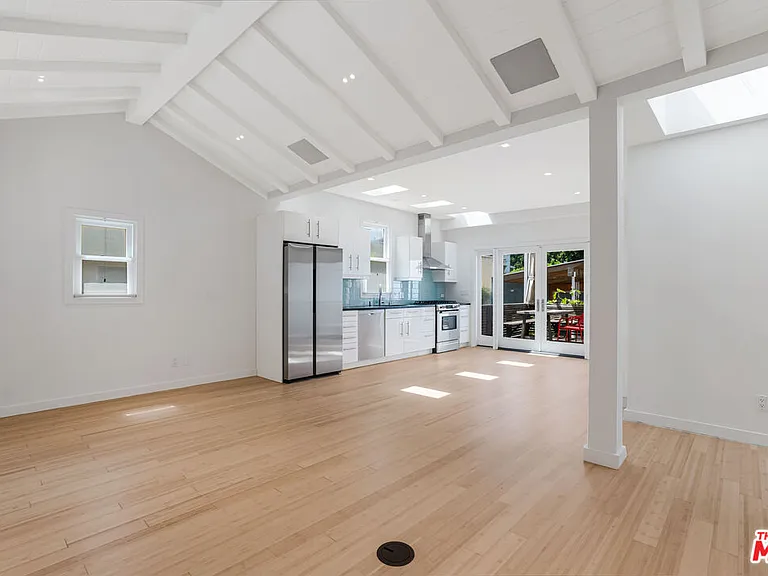 4155 Lincoln Ave — Photo 6