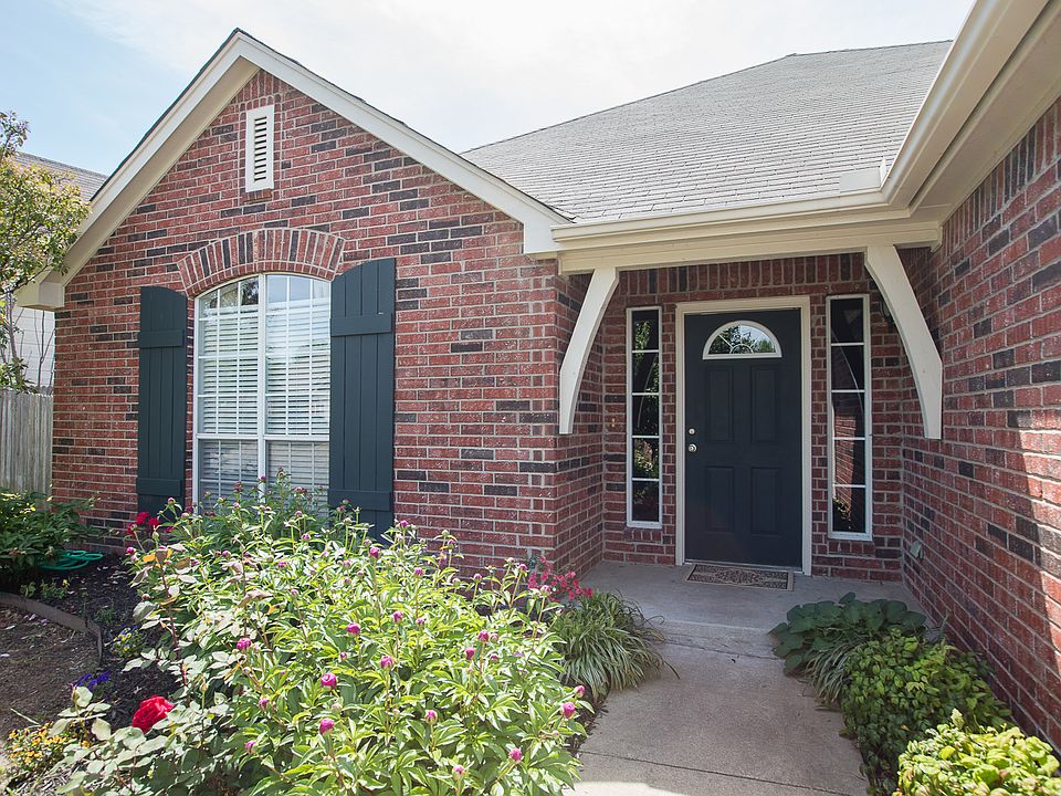 1 STORY FULL BRICK HOME