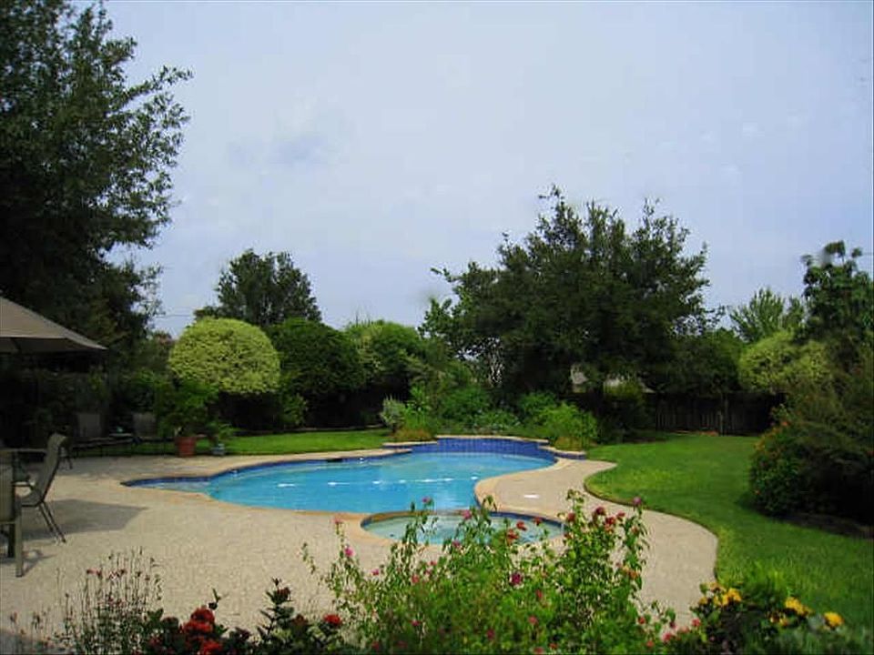 Back Yard Paradise with Pool