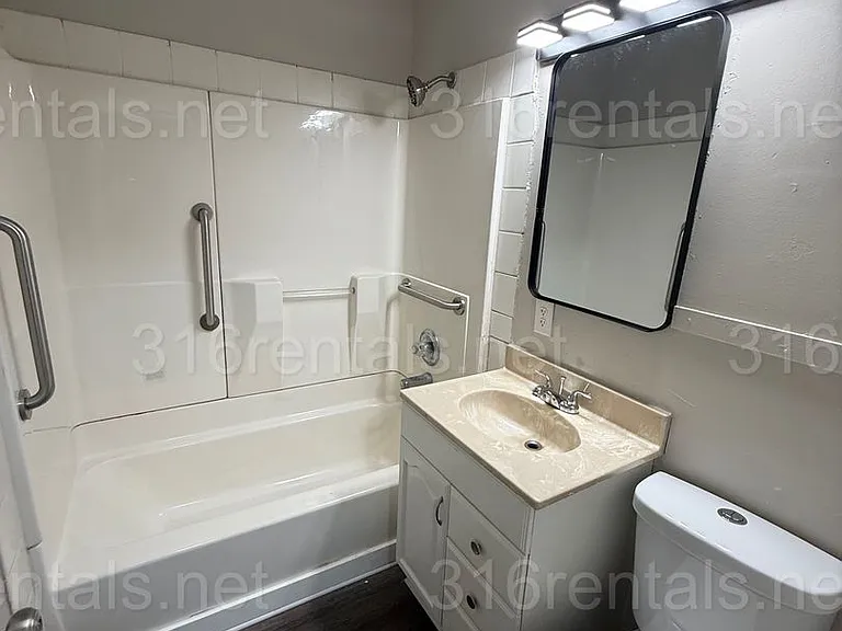 2943 S Volutsia Ave — Photo 12