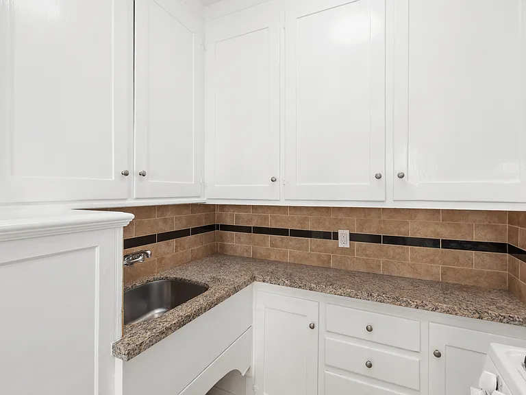 1640 Kirkham St #5 — Photo 9