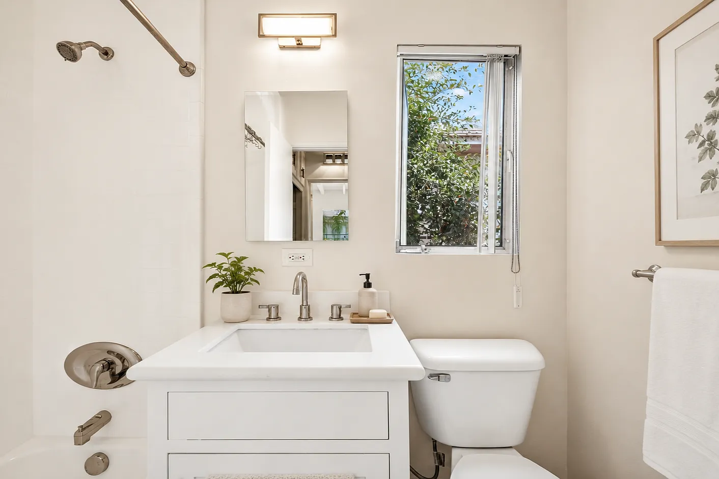 608 San Vicente Blvd — Photo 3