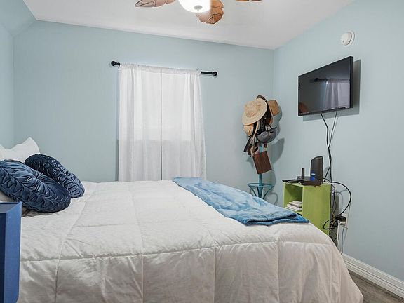 5th image of 1021 S Water St #313
