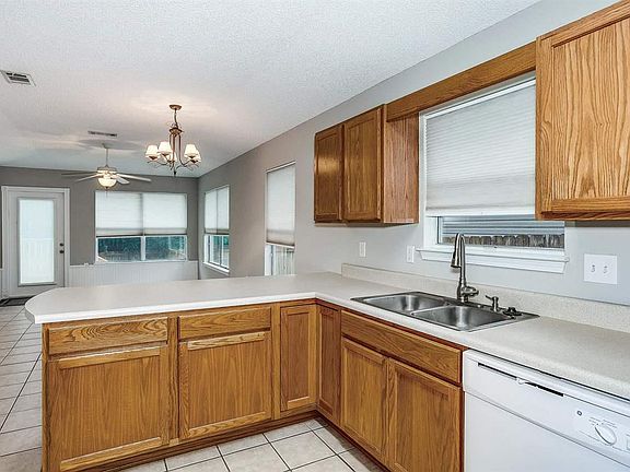5th image of 1015 Towle Cir