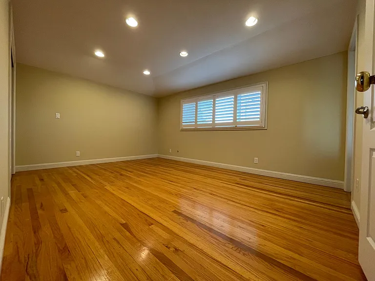 10331 Stokes Ave #3 — Photo 4