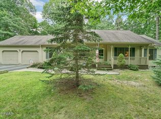 101 Winding Brook Dr, Shohola, PA 18458