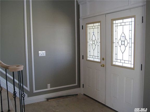 5th image of 686 S Wellwood Ave