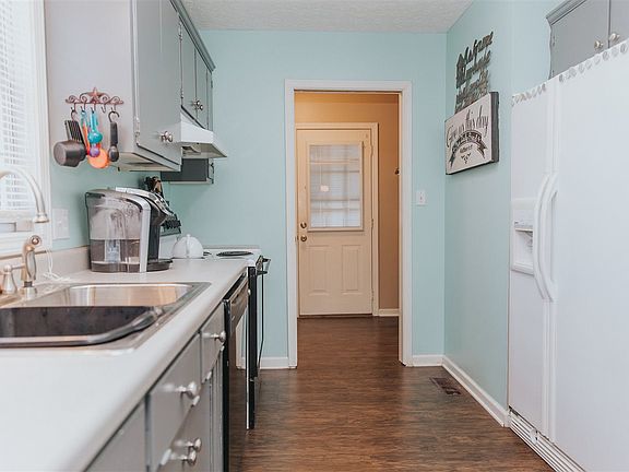 4th image of 108 Pembroke Ln