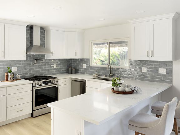 5th image of 3259 Valarie Ave