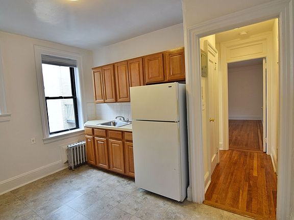 4th image of 32-15 35th St #F11
