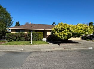 2525 Tamarisk Dr, Santa Rosa, CA 95405