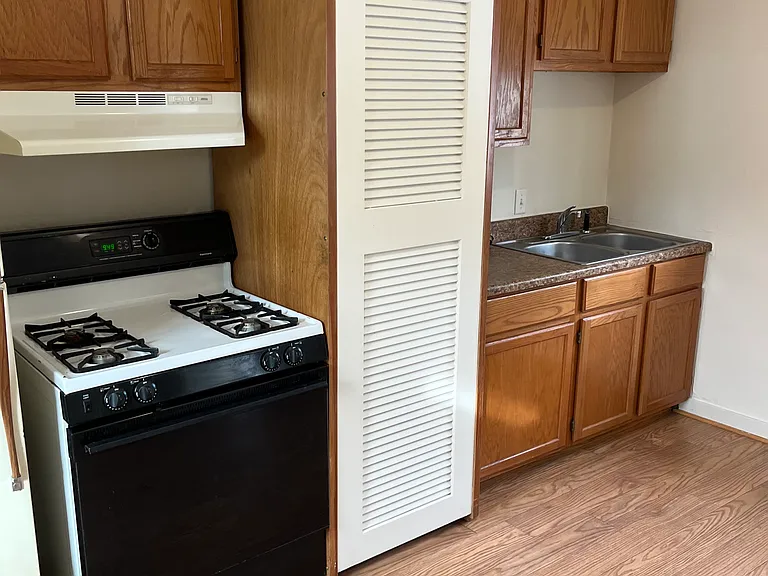 130 SW 3rd St #3 — Photo 7