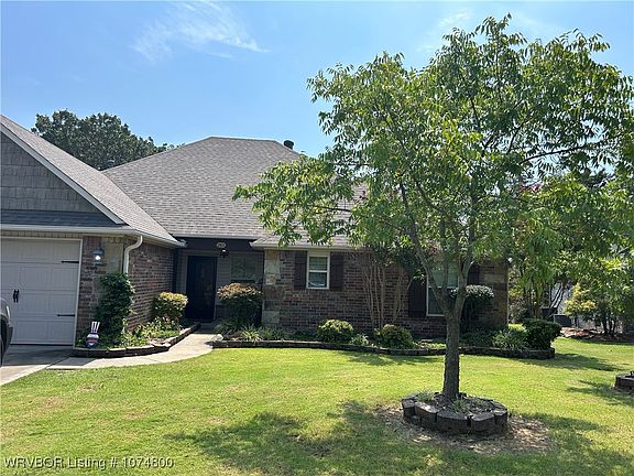 3rd image of 2411 Parkway Ln